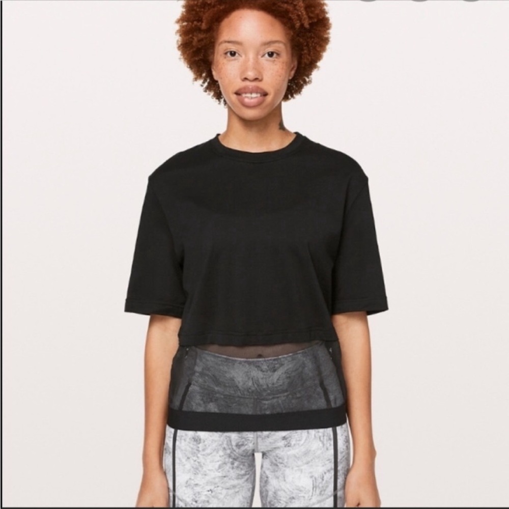 RARE Lululemon the Lab Black Short Sleeve Tee with Mesh Bottom Size 4